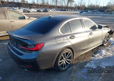 2021 BMW 330I xDrive z USA, uszkodzony, nr VIN 3MW5R7J0XM8C01576